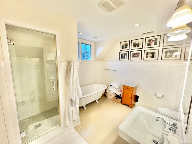 9 Barclay Court, Norwalk, CT 06853