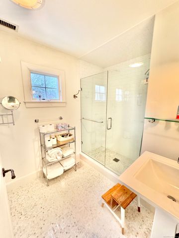 9 Barclay Court, Norwalk, CT 06853