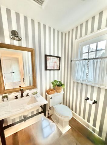 9 Barclay Court, Norwalk, CT 06853