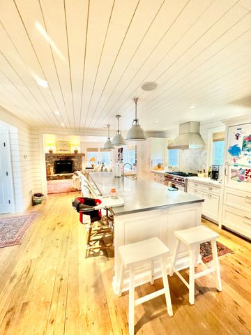 9 Barclay Court, Norwalk, CT 06853