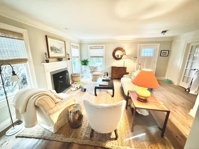 9 Barclay Court, Norwalk, CT 06853