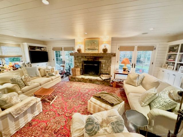 9 Barclay Court, Norwalk, CT 06853