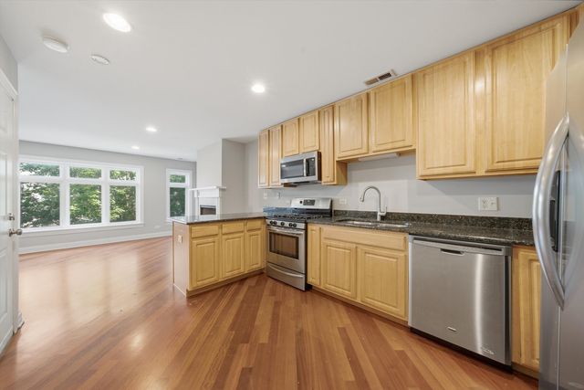 2527 W Harrison Street 2, Chicago, IL 60612