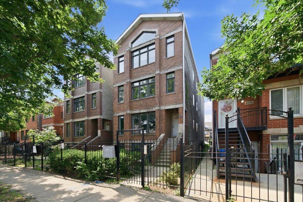 2527 W Harrison Street 2, Chicago, IL 60612