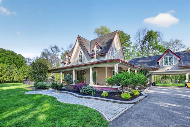 34 Sycamore Drive, Wallkill, NY 12589