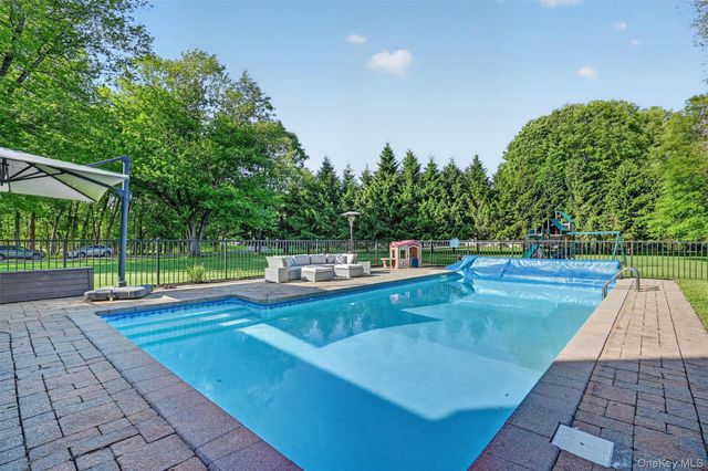 34 Sycamore Drive, Wallkill, NY 12589