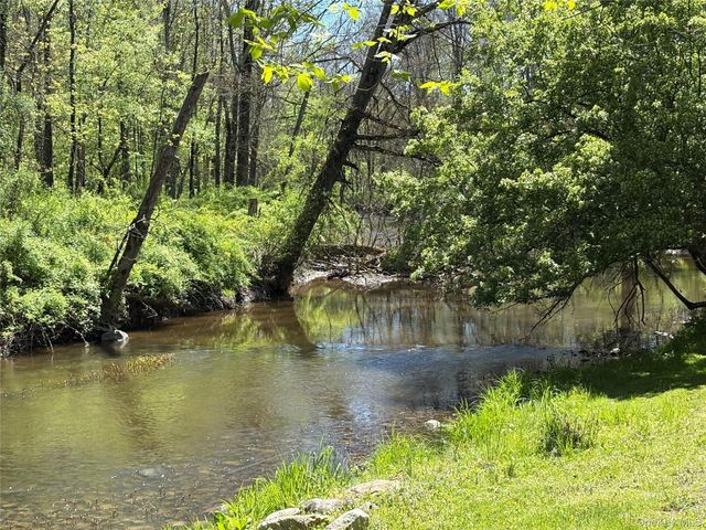 34 Sycamore Drive, Wallkill, NY 12589