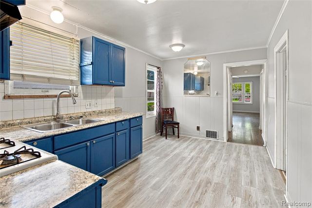 8212 Republic Avenue, Warren, MI 48089