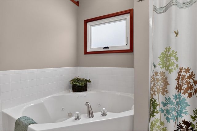 10076 Heather Lake Drive, Osceola, IN 46561