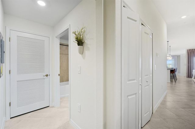 19007 SCALLOP LOOP 206, Lakewood Ranch, FL 34202