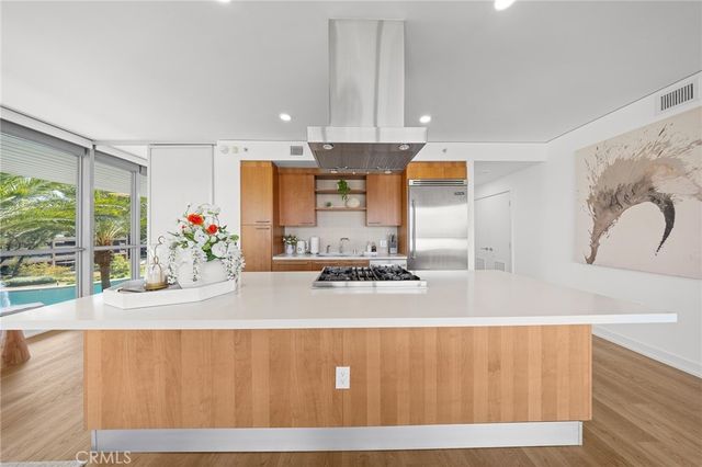 9 MacArthur Place N402, Santa Ana, CA 92707