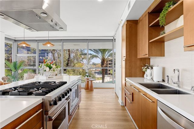 9 MacArthur Place N402, Santa Ana, CA 92707