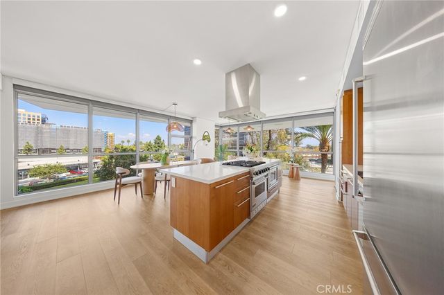 9 MacArthur Place N402, Santa Ana, CA 92707