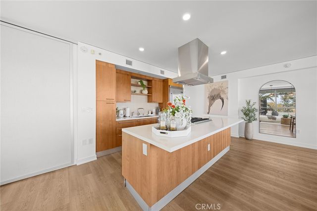 9 MacArthur Place N402, Santa Ana, CA 92707