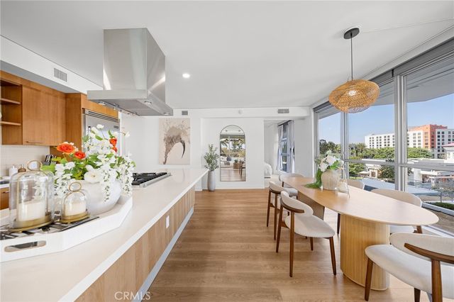9 MacArthur Place N402, Santa Ana, CA 92707