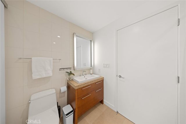 9 MacArthur Place N402, Santa Ana, CA 92707