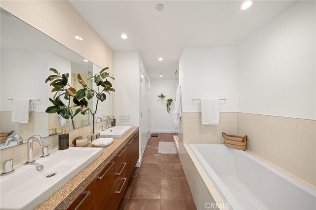 9 MacArthur Place N402, Santa Ana, CA 92707