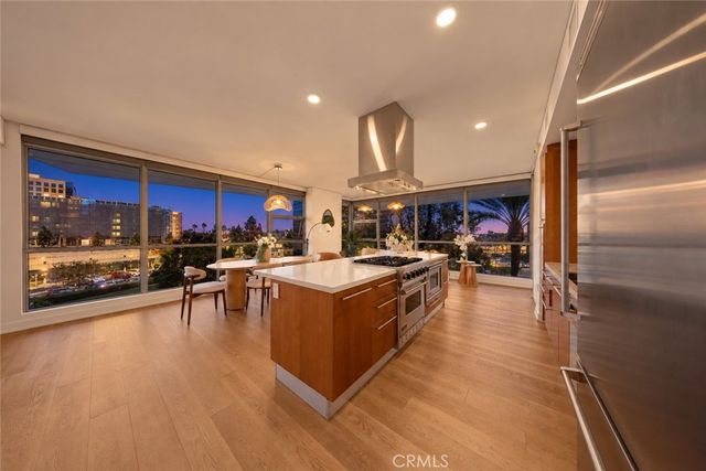 9 MacArthur Place N402, Santa Ana, CA 92707
