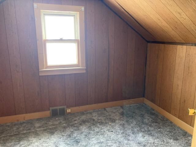 8442 Central Street, Center Line, MI 48015