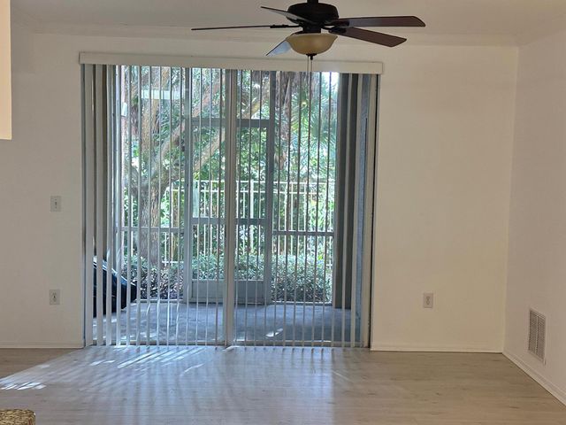 6410 Emerald Dunes Drive 105, West Palm Beach, FL 33411