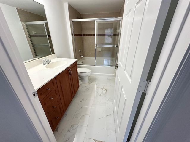 6410 Emerald Dunes Drive 105, West Palm Beach, FL 33411