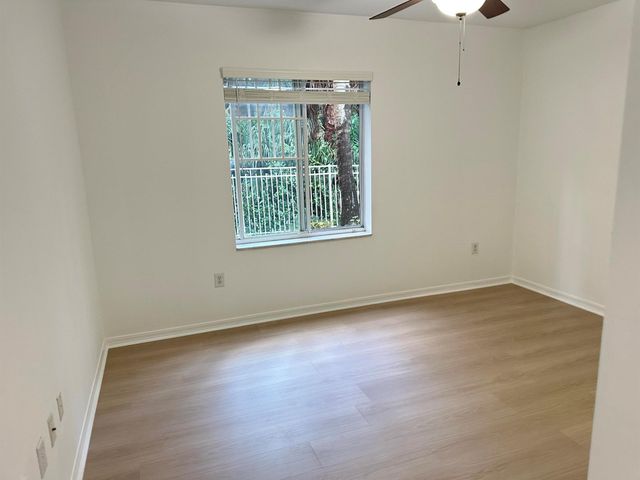 6410 Emerald Dunes Drive 105, West Palm Beach, FL 33411