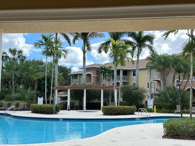 6410 Emerald Dunes Drive 105, West Palm Beach, FL 33411