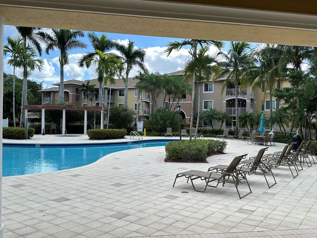 6410 Emerald Dunes Drive 105, West Palm Beach, FL 33411