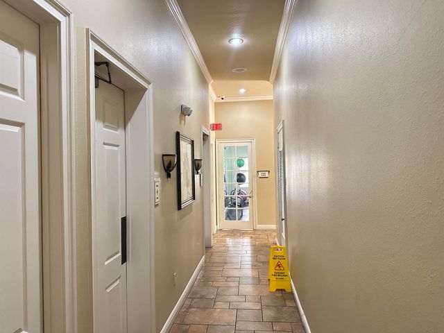 6410 Emerald Dunes Drive 105, West Palm Beach, FL 33411