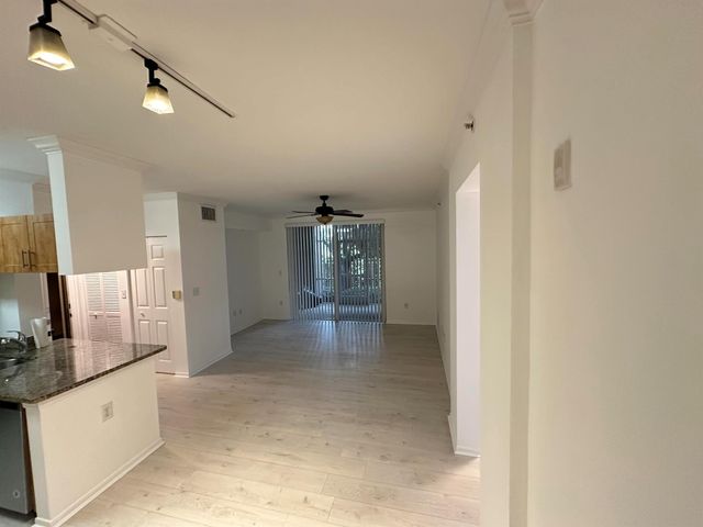 6410 Emerald Dunes Drive 105, West Palm Beach, FL 33411