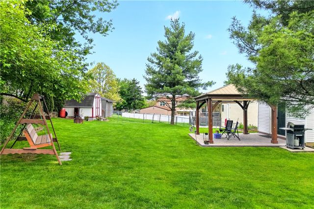 445 Lexington Dr, Hempfield Twp, PA 15601