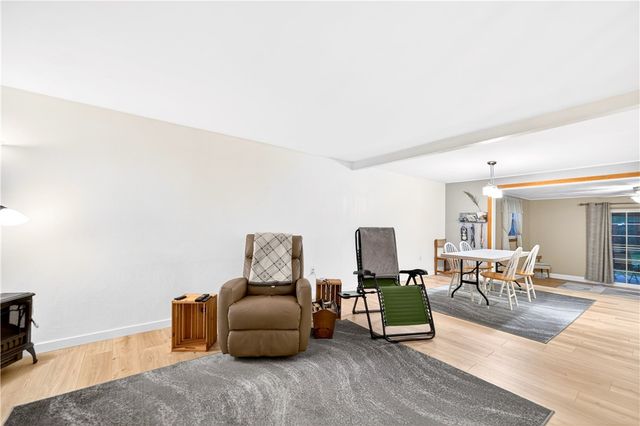445 Lexington Dr, Hempfield Twp, PA 15601