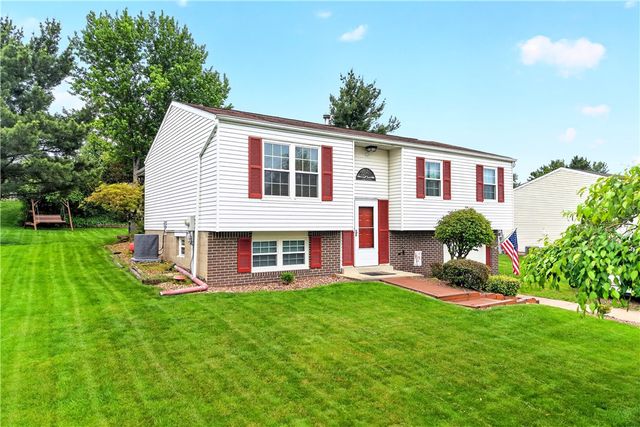 445 Lexington Dr, Hempfield Twp, PA 15601
