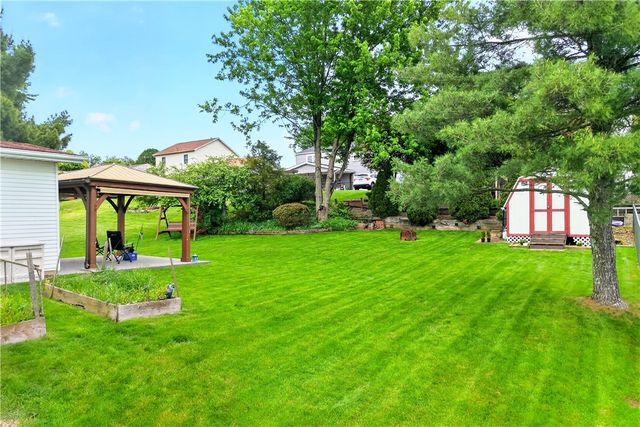 445 Lexington Dr, Hempfield Twp, PA 15601