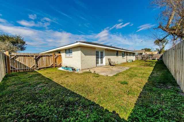 305 Wildwood Dr, Houma, LA 70363