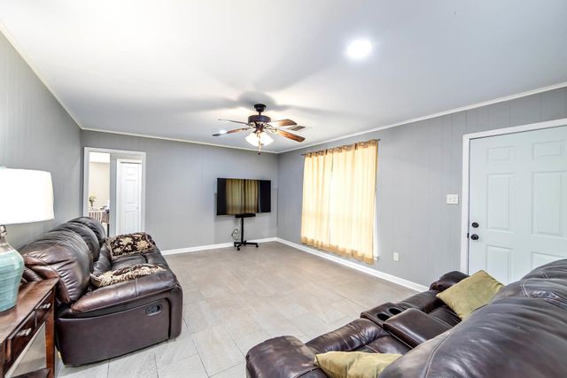 305 Wildwood Dr, Houma, LA 70363