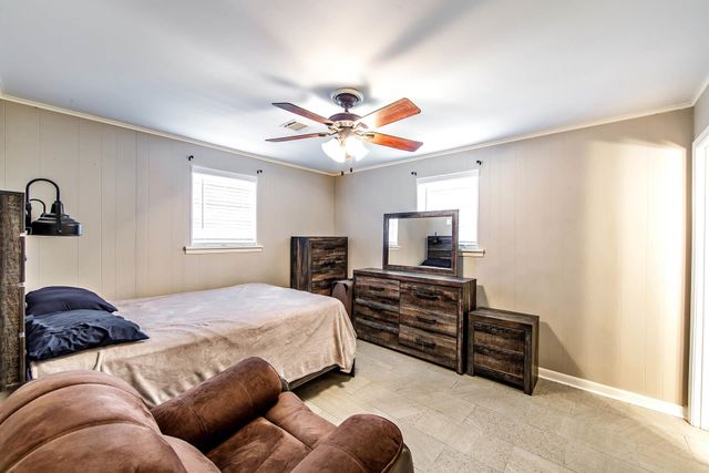 305 Wildwood Dr, Houma, LA 70363