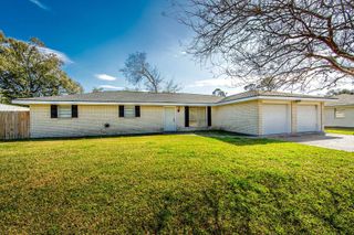 305 Wildwood Dr, Houma, LA 70363