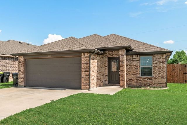 421 W Holford Street, Pilot Point, TX 76258