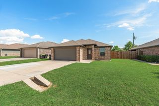 421 W Holford Street, Pilot Point, TX 76258