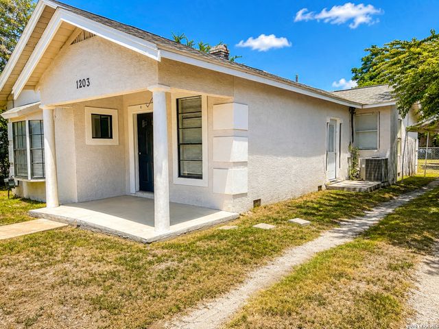1203 LAMAR ST, San Antonio, TX 78202