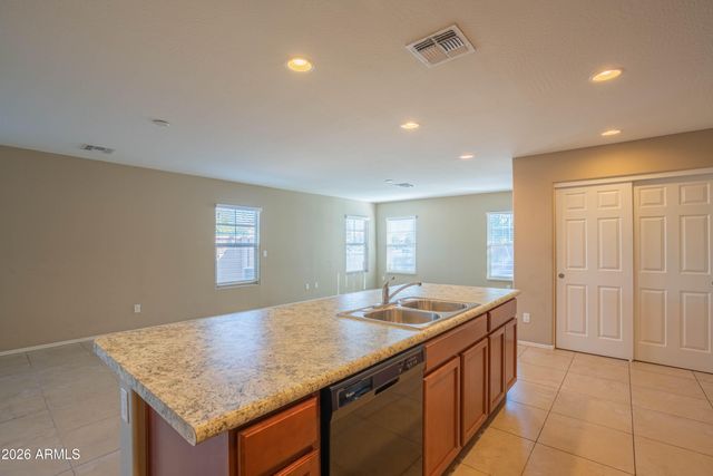 533 N RANGER Trail, Gilbert, AZ 85234