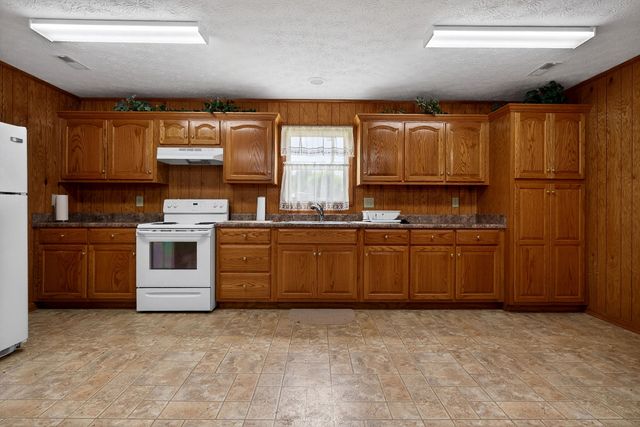 150 Tabernacle Rd, Smithville, TN 37166
