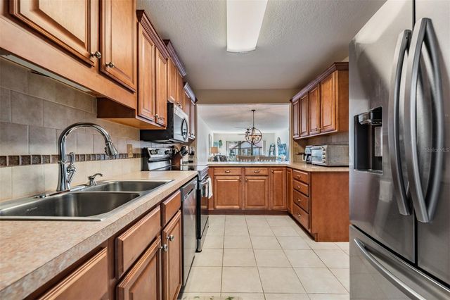 3505 TARPON WOODS BOULEVARD Q402, Palm Harbor, FL 34685