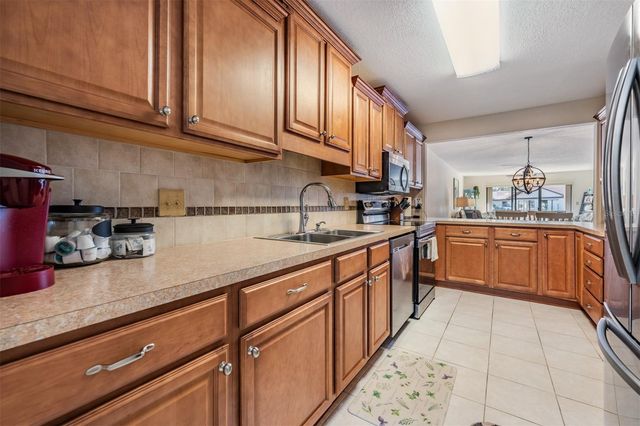 3505 TARPON WOODS BOULEVARD Q402, Palm Harbor, FL 34685