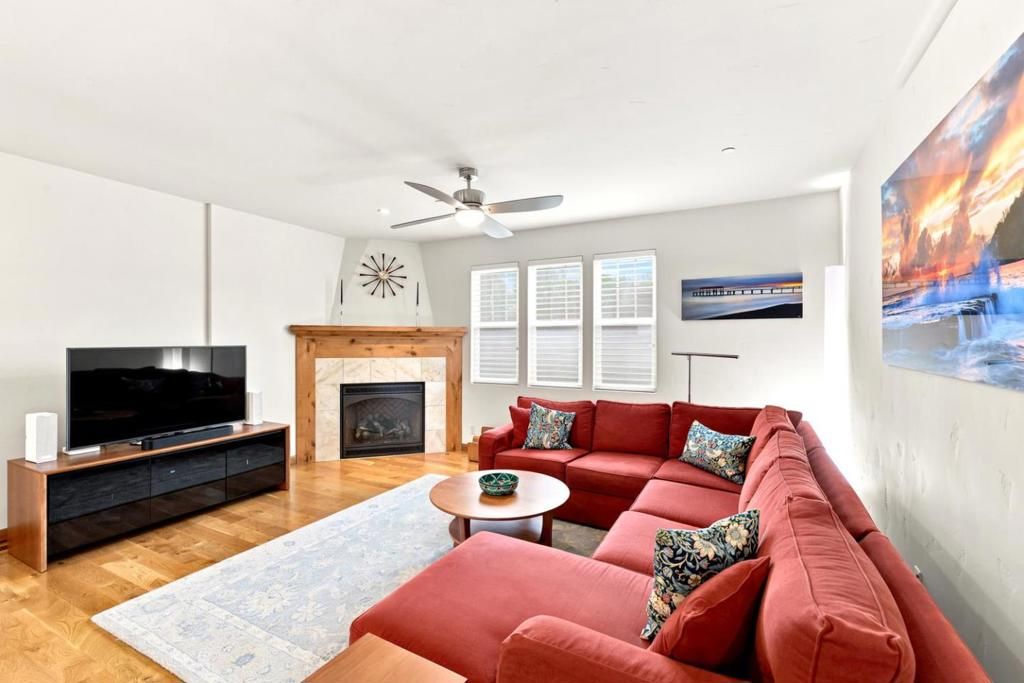 Image 10 of property listing at 398 San Carlos Avenue, El Granada, CA 94018