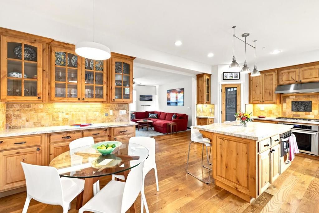Image 16 of property listing at 398 San Carlos Avenue, El Granada, CA 94018