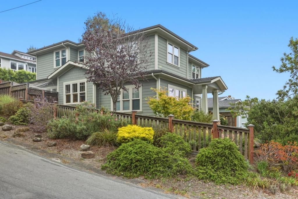 Image 2 of property listing at 398 San Carlos Avenue, El Granada, CA 94018