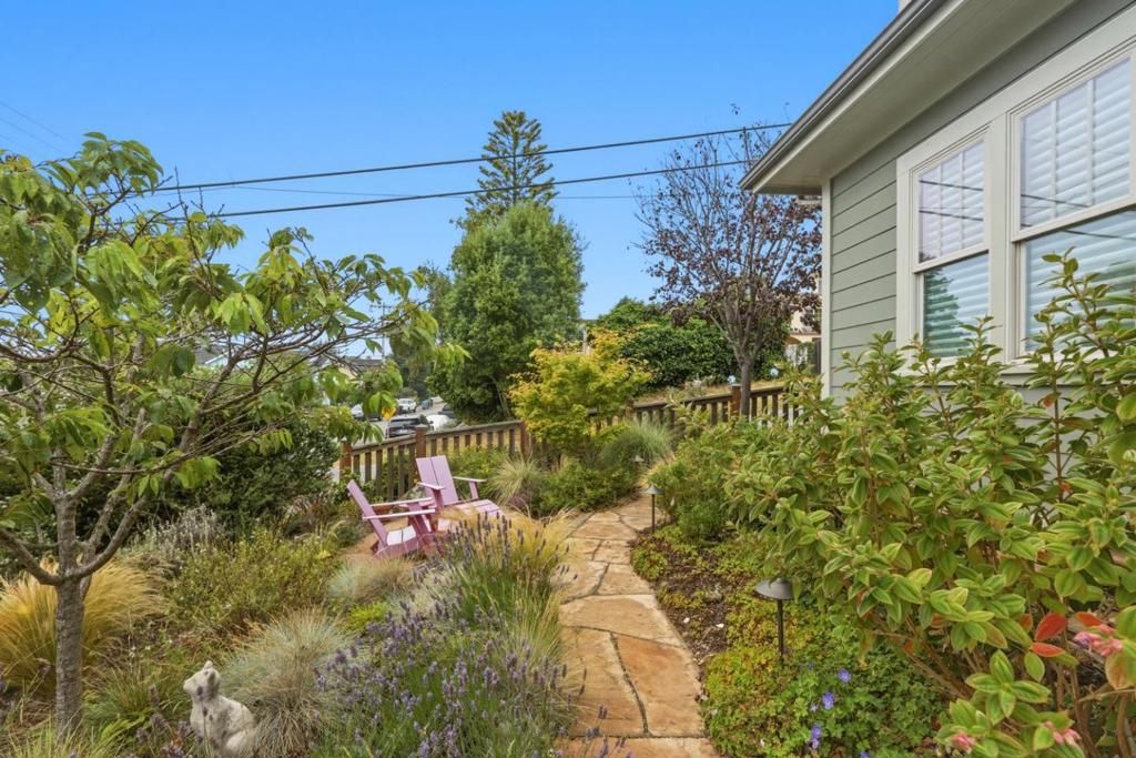 Image 4 of property listing at 398 San Carlos Avenue, El Granada, CA 94018
