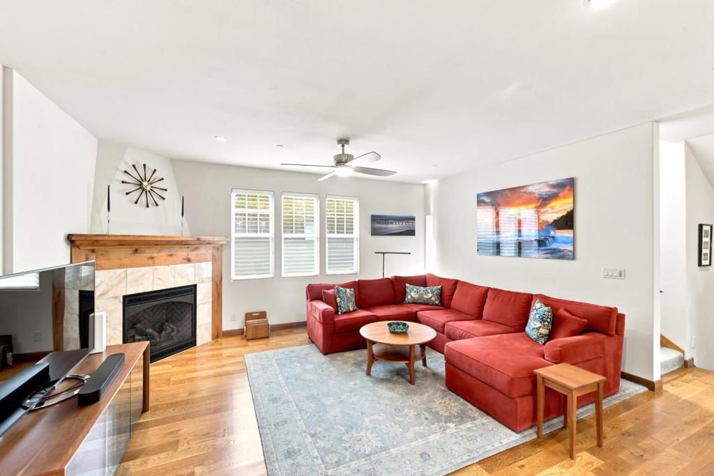 Image 9 of property listing at 398 San Carlos Avenue, El Granada, CA 94018